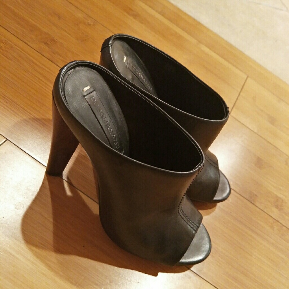 All leather BCBGMaxAzria shoe size 5.5.  only wear